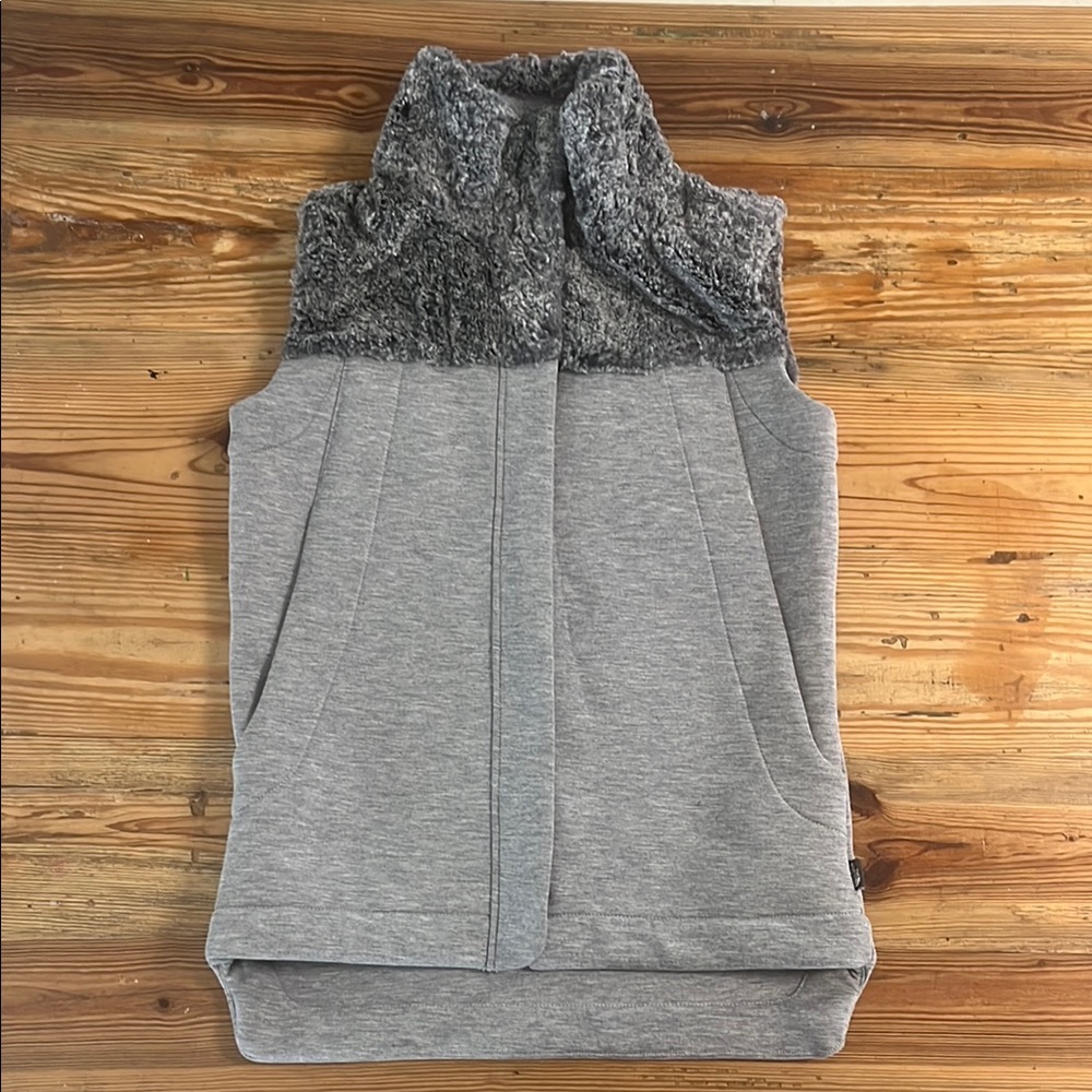 North Face Hibernation 3D Faux Fur Vest XS Grey